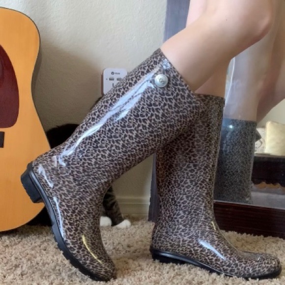 cheetah patterned UGG rain boots - Picture 4 of 4